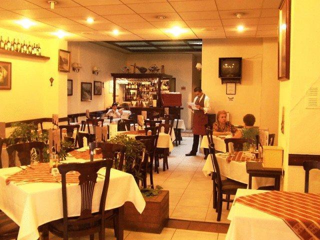 Hotel Puerta De Alcala فالبارايسو المظهر الخارجي الصورة
